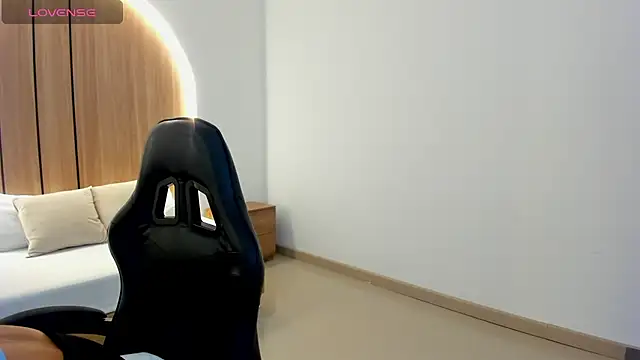 zoe danae  online show from 04-10-26, 12:21