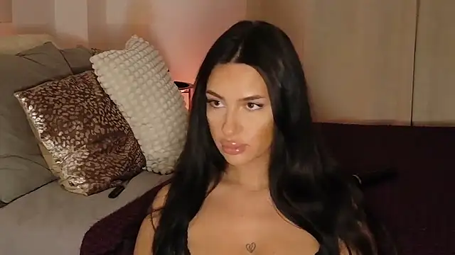 Snapshot of LuanaDess chatting on 02-23-26, 12:09 LuanaDess online show from 02-23-26, 12:09