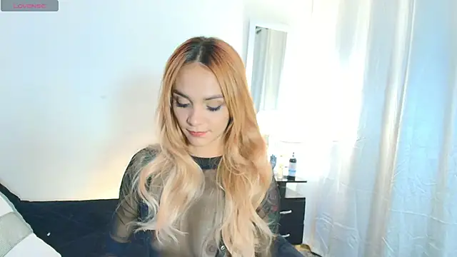 Snapshot of MeganLorensx chatting on 10-16-25, 09:49 MeganLorensx online show from 10-16-25, 09:49