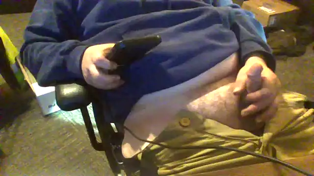 Snapshot of daddysmalldick502 chatting on 04-13-26, 02:00 daddysmalldick502 online show from 04-13-26, 02:00