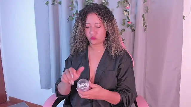 Kenia tompson01 online show from 11-15-25, 01:07