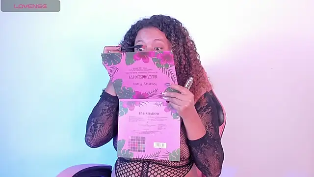 Kenia tompson01 online show from 11-18-25, 04:44