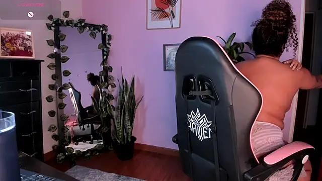 Kenia tompson01 online show from 12-15-25, 01:32