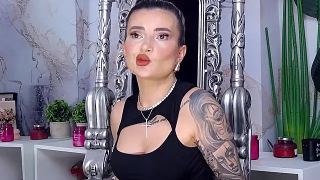 Snapshot of NightshadeIris chatting on 03-19-26, 12:31 NightshadeIris online show from 03-19-26, 12:31