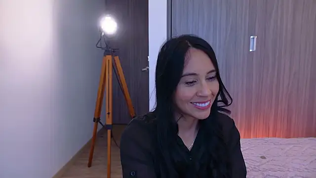 Miarouss3 online show from 11-04-25, 01:32