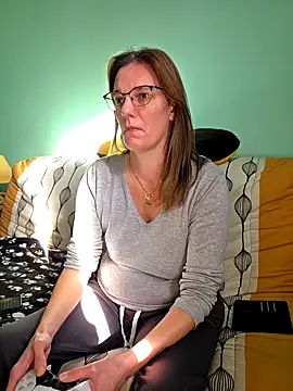 SpiceLea online show from 10-23-25, 01:10