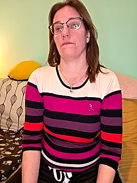 SpiceLea online show from 12-16-25, 03:17