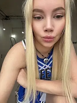 Snapshot of Bestie_Online chatting on 06-16-26, 06:49 Bestie Online online show from 06-16-26, 06:49
