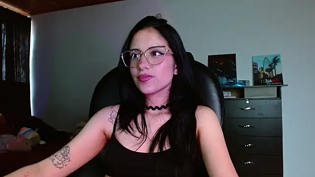 Snapshot of Ary_Pieerce chatting on 11-27-25, 08:33 Ary Pieerce online show from 11-27-25, 08:33