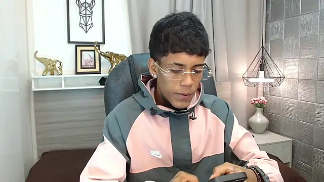 Snapshot of Alan_Cute18 chatting on 03-10-26, 12:43 Alan Cute18 online show from 03-10-26, 12:43