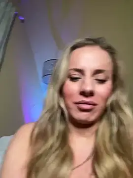 Snapshot of KillerKylie chatting on 12-15-24, 04:51 KillerKylie online show from 12-15-24, 04:51