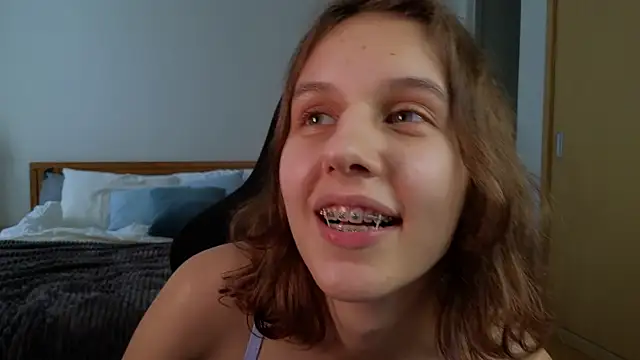 VanessaBayer2 online show from 03-17-25, 03:36