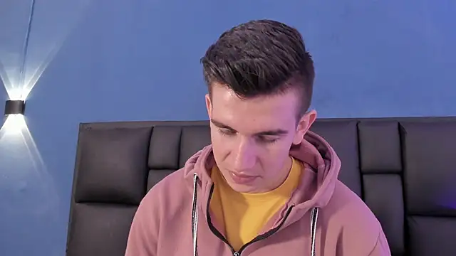 MikaelSlow online show from 11-15-25, 04:32