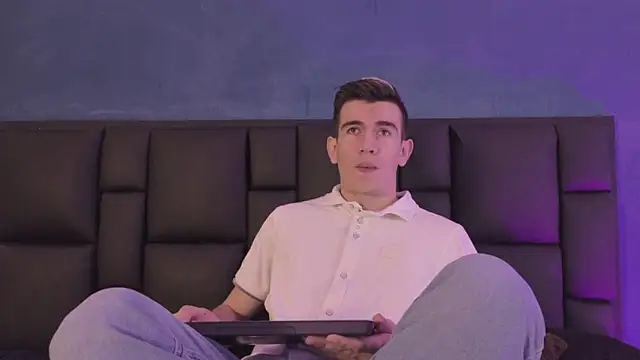 MikaelSlow online show from 03-25-26, 04:29