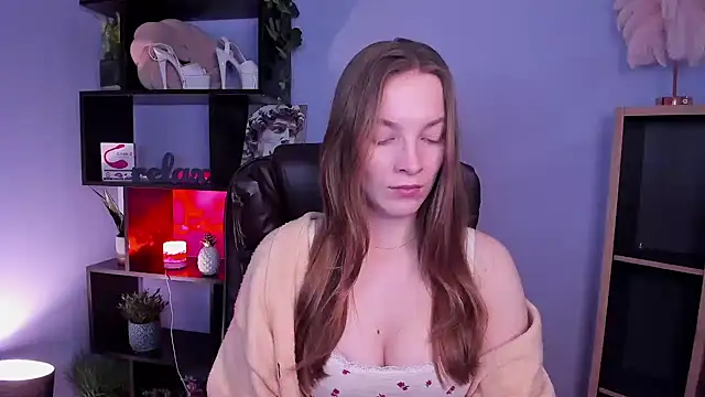 Snapshot of kenzie_x chatting on 12-19-24, 07:29 kenzie x online show from 12-19-24, 07:29