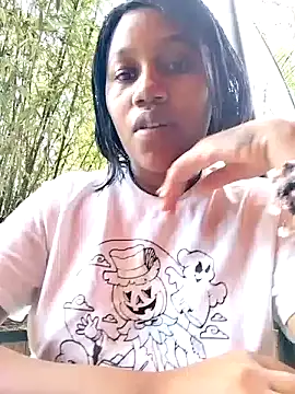 Snapshot of SquirtQueen222 chatting on 12-20-24, 02:27 SquirtQueen222 online show from 12-20-24, 02:27