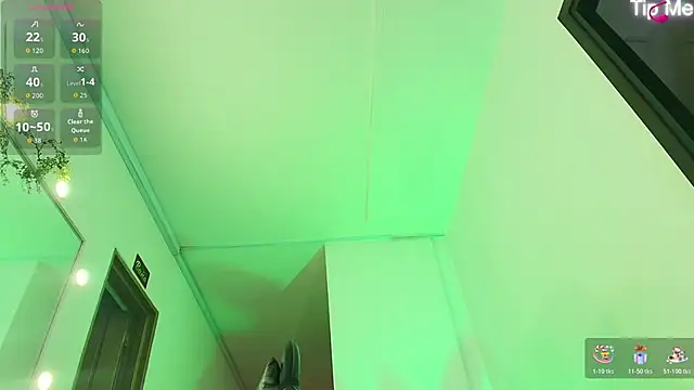 Samara Hillss online show from 10-31-25, 01:12