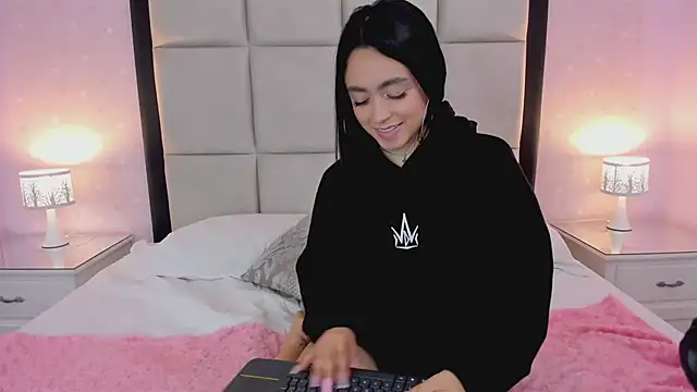 HannaClarrk  online show from 01-22-25, 05:49