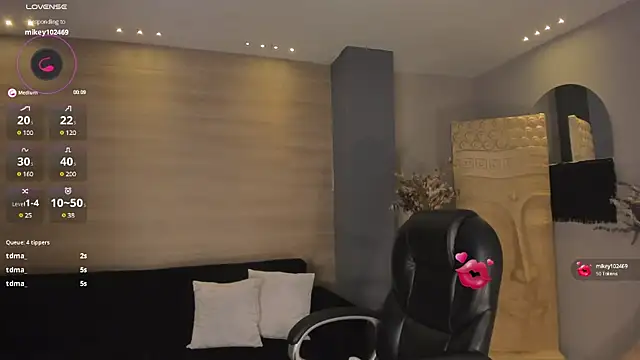 CarolineGraceX online show from 01-27-25, 05:15