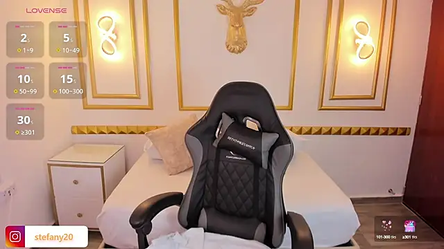 amor smith  online show from 03-18-25, 02:58