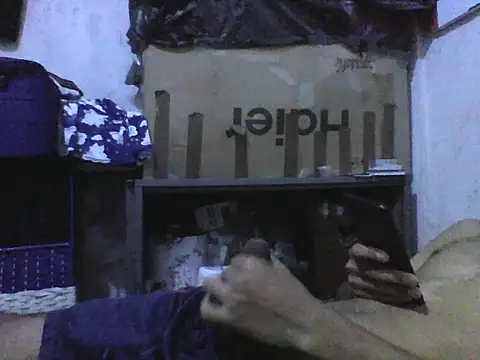 Snapshot of Leopardogonza chatting on 07-21-26, 11:18 Leopardogonza online show from 07-21-26, 11:18