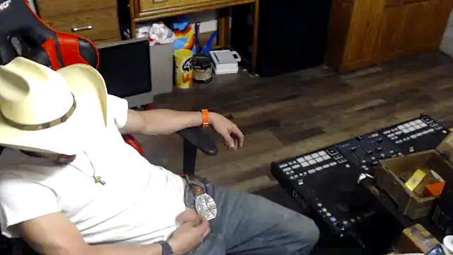 Snapshot of tongueispowerr6d9 chatting on 04-22-26, 05:54 tongueispowerr6d9 online show from 04-22-26, 05:54