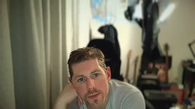 Snapshot of Rock_Pierce chatting on 03-12-25, 03:40 Rock Pierce online show from 03-12-25, 03:40