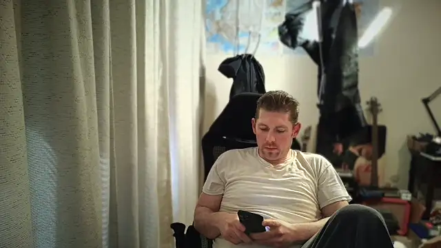 Snapshot of Rock_Pierce chatting on 03-12-25, 06:44 Rock Pierce online show from 03-12-25, 06:44