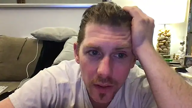 Snapshot of Rock_Pierce chatting on 10-06-25, 10:18 Rock Pierce online show from 10-06-25, 10:18