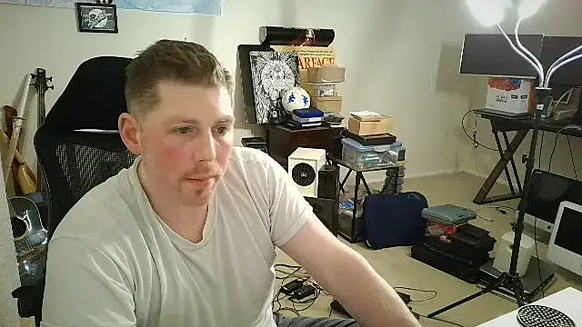 Snapshot of Rock_Pierce chatting on 10-21-25, 06:47 Rock Pierce online show from 10-21-25, 06:47