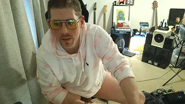 Snapshot of Rock_Pierce chatting on 11-18-25, 07:29 Rock Pierce online show from 11-18-25, 07:29