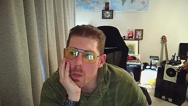 Snapshot of Rock_Pierce chatting on 11-19-25, 07:36 Rock Pierce online show from 11-19-25, 07:36