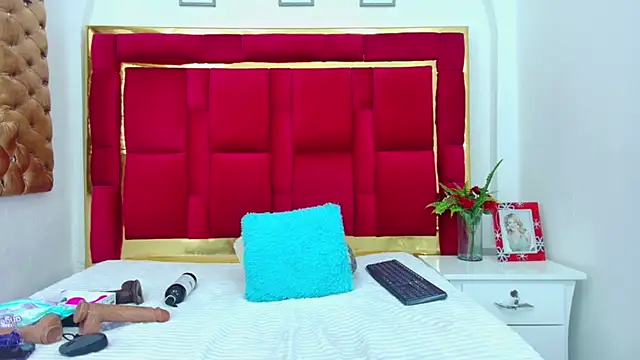 Snapshot of CoralHarrinson chatting on 01-12-25, 10:43 CoralHarrinson online show from 01-12-25, 10:43