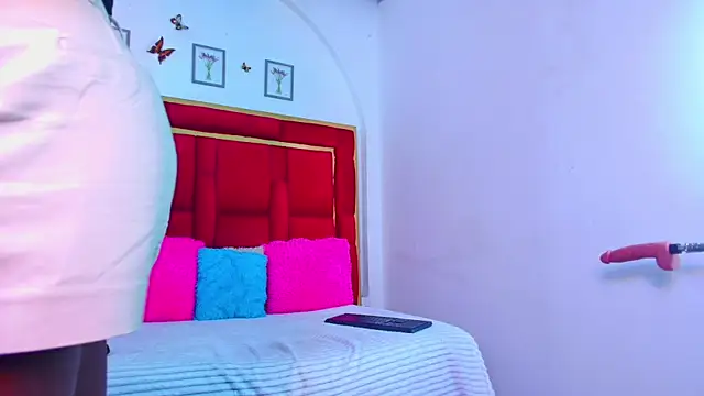 Snapshot of CoralHarrinson chatting on 09-16-25, 08:10 CoralHarrinson online show from 09-16-25, 08:10