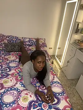 Snapshot of CoralHarrinson chatting on 10-12-25, 01:48 CoralHarrinson online show from 10-12-25, 01:48