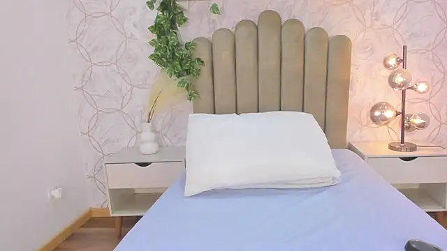 Roma  love online show from 11-20-25, 12:05