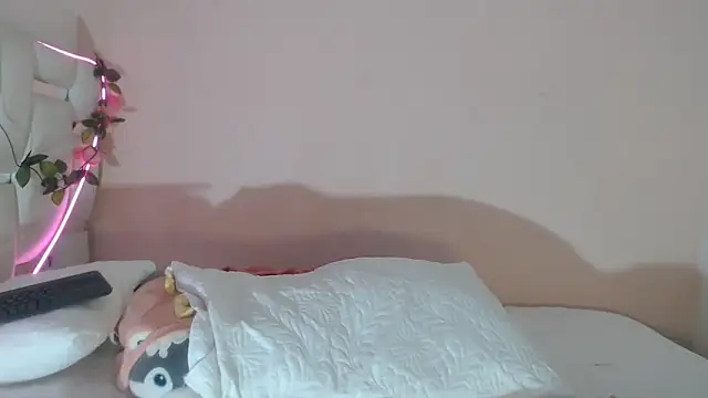 Snapshot of Vivi_bless chatting on 02-09-26, 09:52 Vivi bless online show from 02-09-26, 09:52