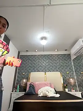 NaiomyLanes online show from 04-10-26, 11:37