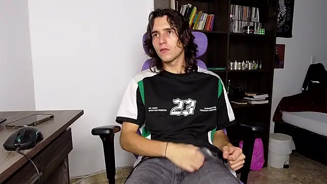 Snapshot of alex_connorr chatting on 09-19-25, 04:03 alex connorr online show from 09-19-25, 04:03