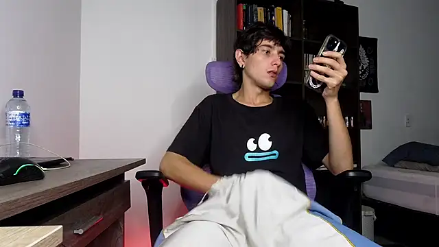 Snapshot of alex_connorr chatting on 11-18-25, 03:12 alex connorr online show from 11-18-25, 03:12