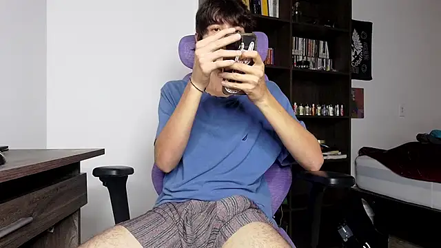 Snapshot of alex_connorr chatting on 11-28-25, 10:12 alex connorr online show from 11-28-25, 10:12