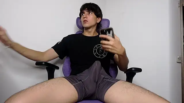 Snapshot of alex_connorr chatting on 12-21-25, 12:29 alex connorr online show from 12-21-25, 12:29