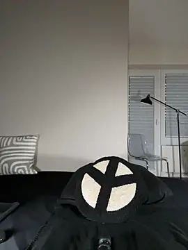 Lena Blom online show from 03-12-26, 05:30