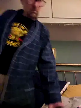 Snapshot of bibananaman chatting on 12-29-24, 02:49 bibananaman online show from 12-29-24, 02:49
