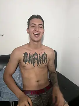 Snapshot of aliensexy chatting on 02-07-25, 11:45 aliensexy online show from 02-07-25, 11:45