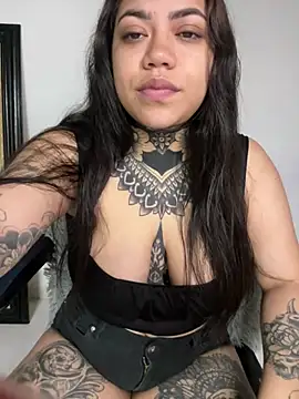 Snapshot of aliensexy chatting on 02-19-25, 11:36 aliensexy online show from 02-19-25, 11:36