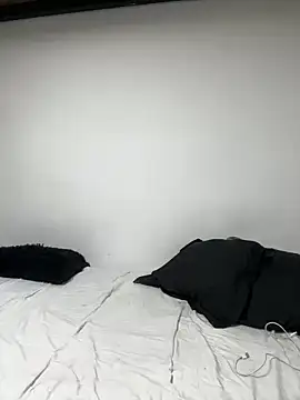 Snapshot of aliensexy chatting on 03-06-25, 01:16 aliensexy online show from 03-06-25, 01:16