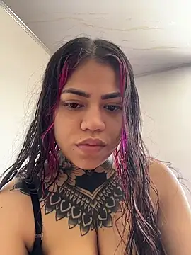 Snapshot of aliensexy chatting on 05-15-26, 04:36 aliensexy online show from 05-15-26, 04:36