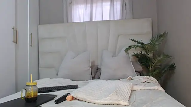 naughtyblackdolie online show from 02-27-25, 09:22