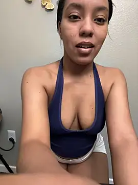 Snapshot of juicyyy323 chatting on 12-28-24, 06:06 juicyyy323 online show from 12-28-24, 06:06